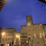 Cortona_piazza-notturna-770x408