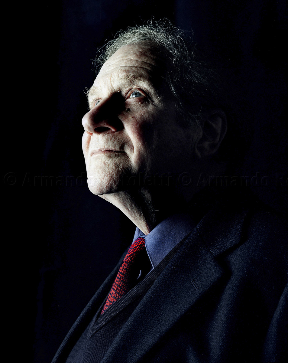 2004 /  MILAN: CARLO SINI , PHILOSOPHER / © ARMANDO ROTOLETTI / AG. GRAZIA NERI